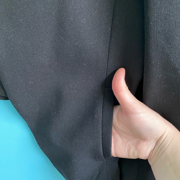 Cropped Black Blazer - Picture 4 of 5